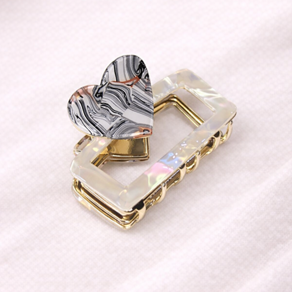 Skřipec do vlasů LOVE SQUARE – perleťový s mramorovým srdcem2